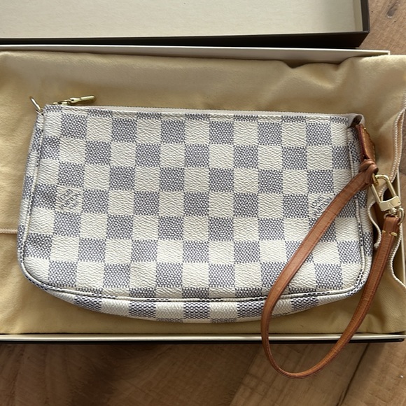 Louis Vuitton Pouchette - Picture 8 of 16